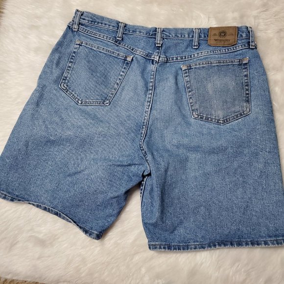 Vintage Y2K Men's Wrangler Denim, Dad Jeans, Shorts, 40W - Picture 2 of 4